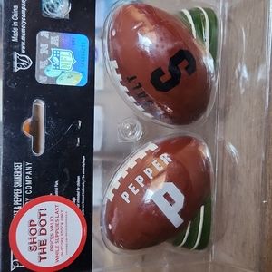 Salt and pepper shaker